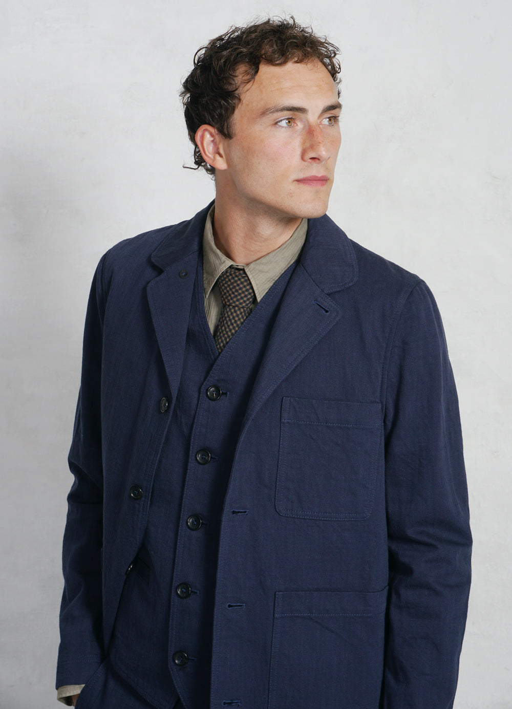 RAYMOND | Relaxed Classic Herringbone Shirt | Bay Leaf