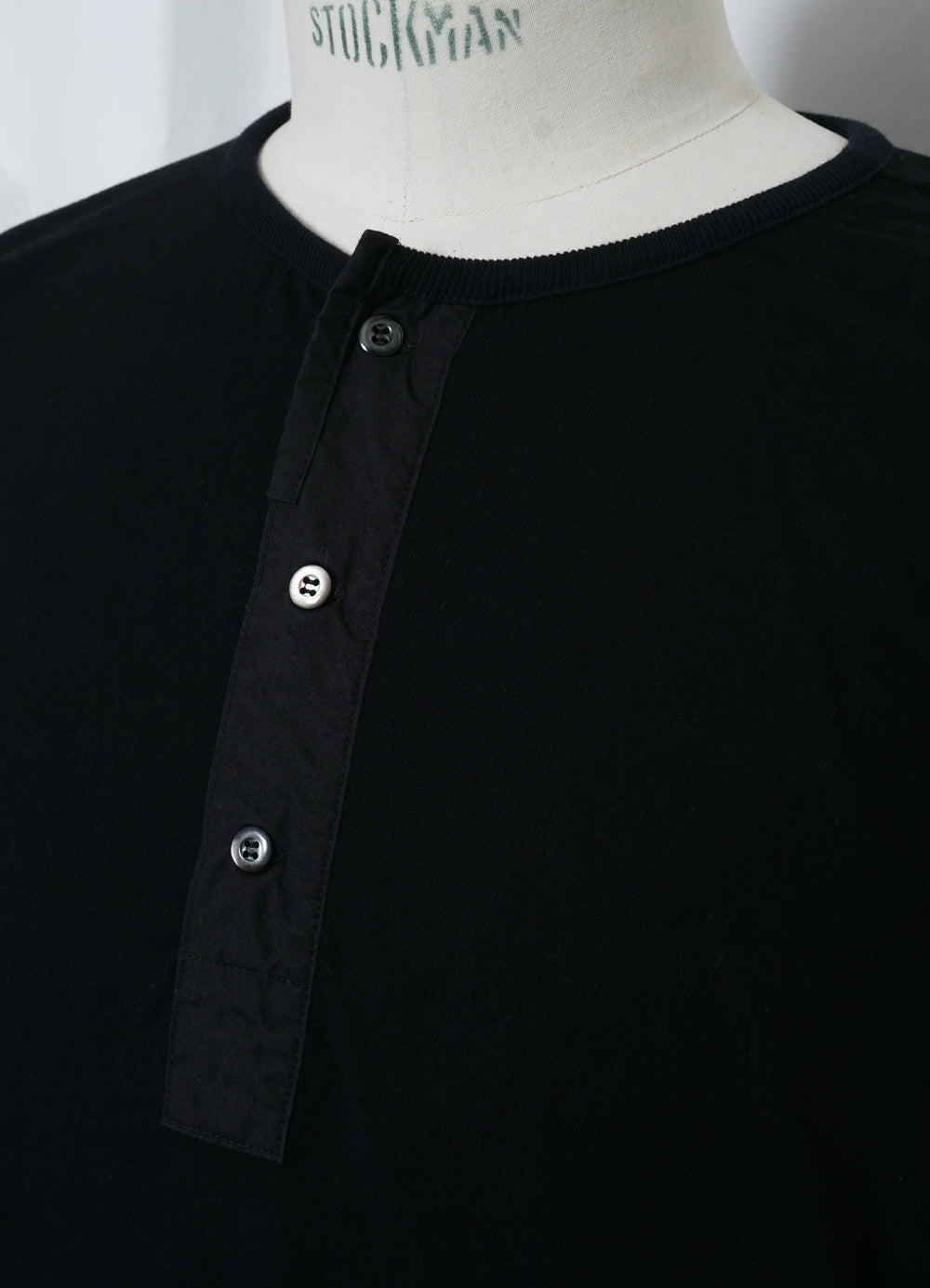 JONAS 150-15-2 | Long Sleeved Henley | Black
