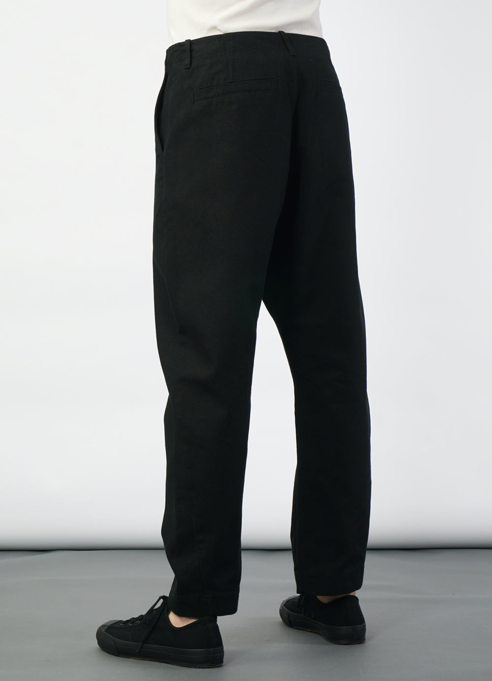 TRYGVE 27-90-2 | Wide Cut Cropped Trousers | Black Canvas