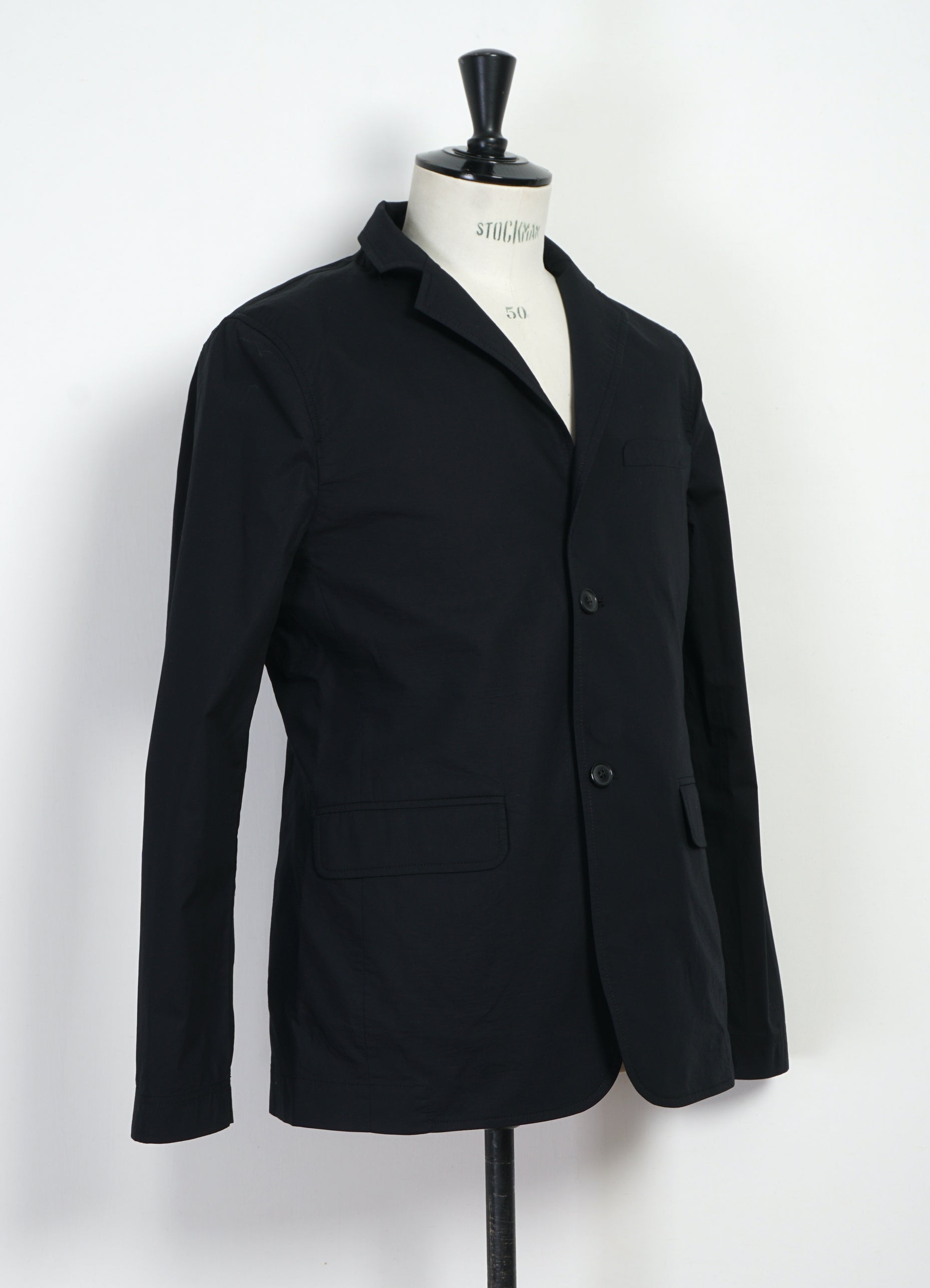 CHARLIE 31-64-2 | Easy Two Button Blazer | Black Parachute