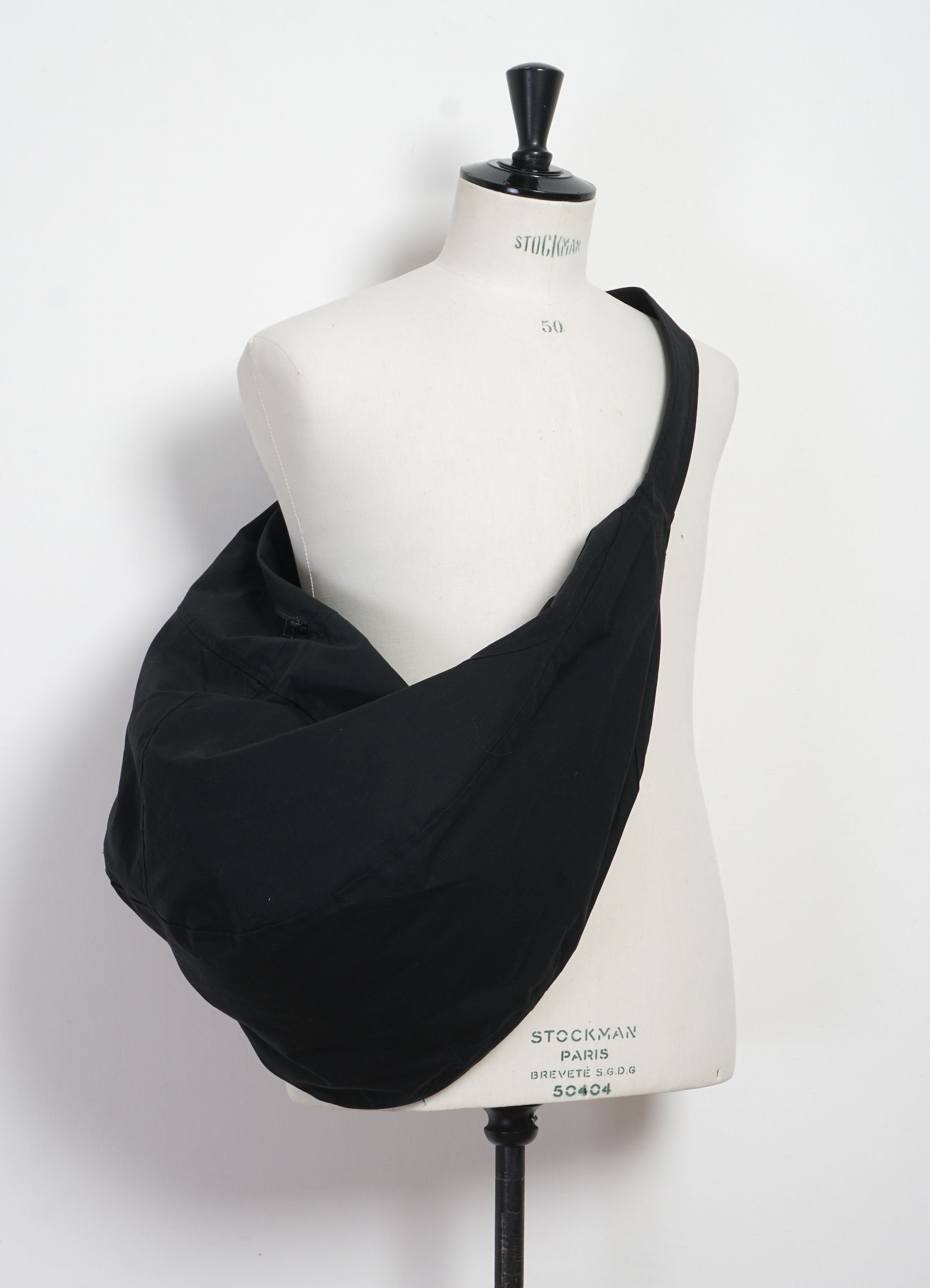 BILLY 32-68-2 | Large Courier Bag | Black