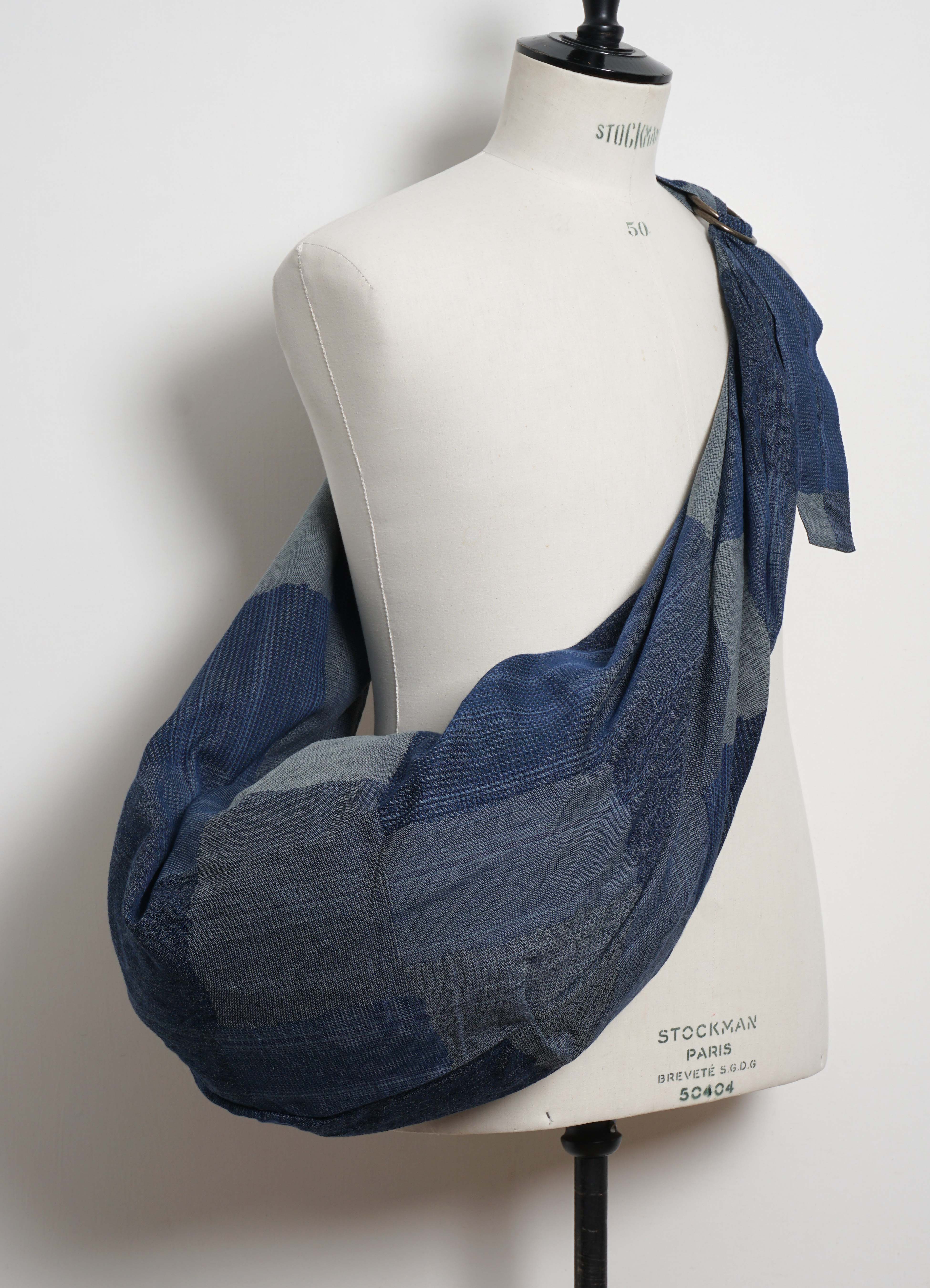 TUGIHAGI TRANSIT SNUFKIN | Large Shoulder Bag | Navy