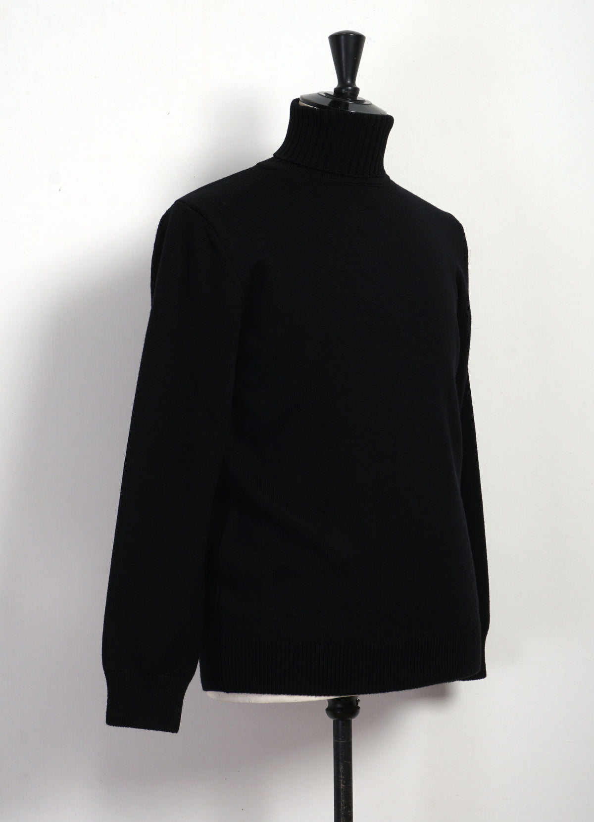 WO9 | 7G Heavyweight Merino Wool Turtleneck | Black