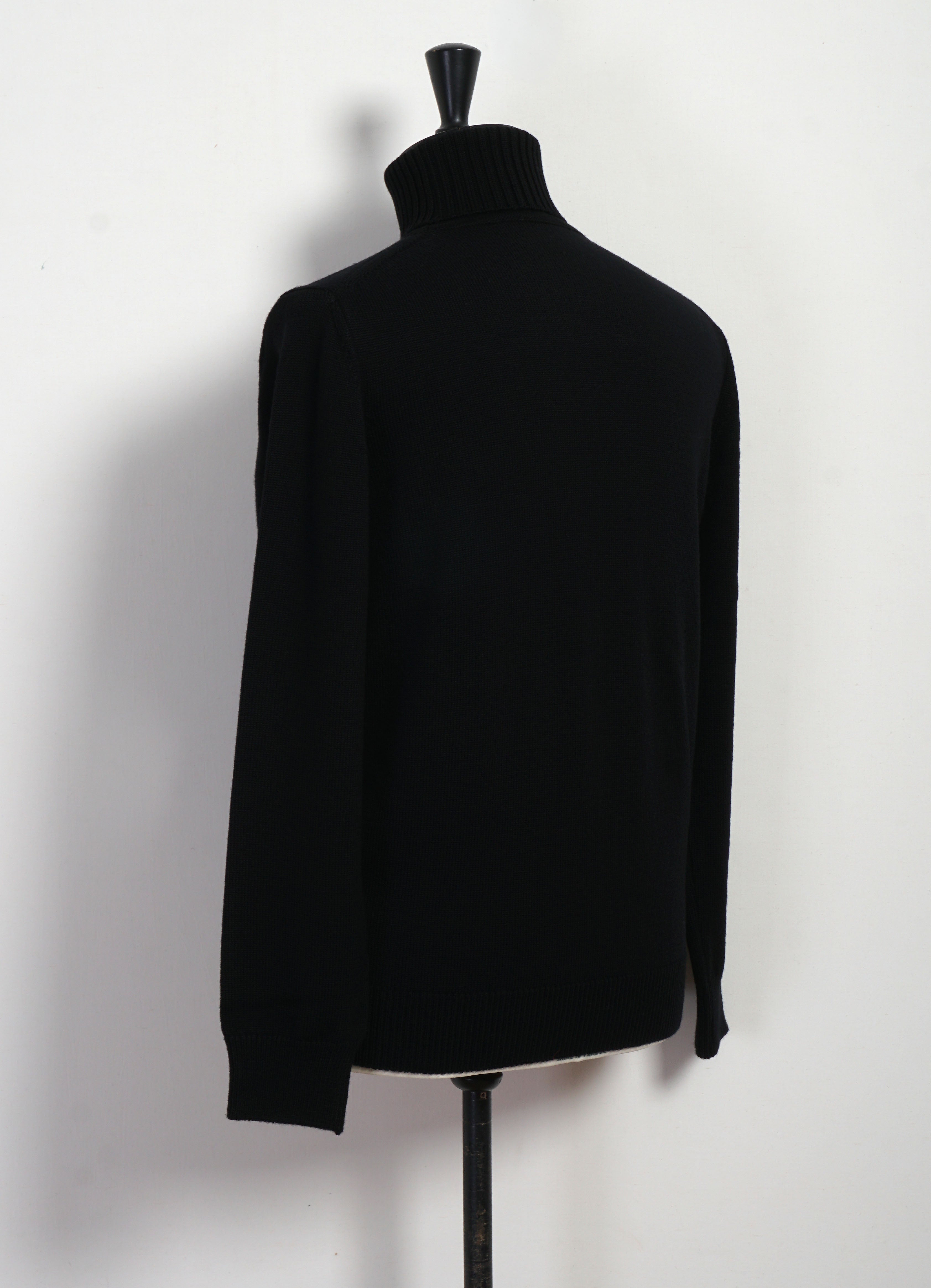 WO9 | 7G Heavyweight Merino Wool Turtleneck | Black
