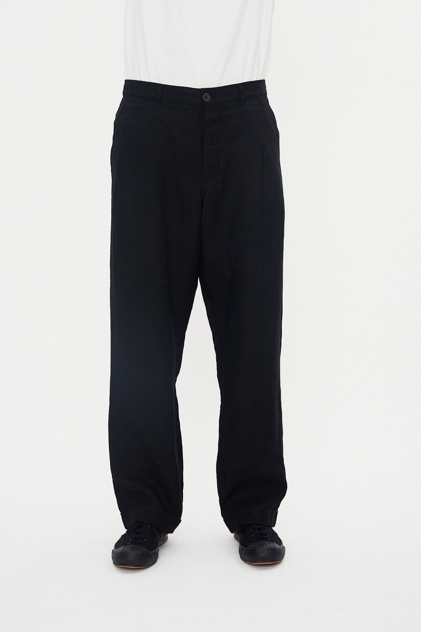SUNE 31-67-2 | Classic Pleated Trousers | Black Linen – HANSEN