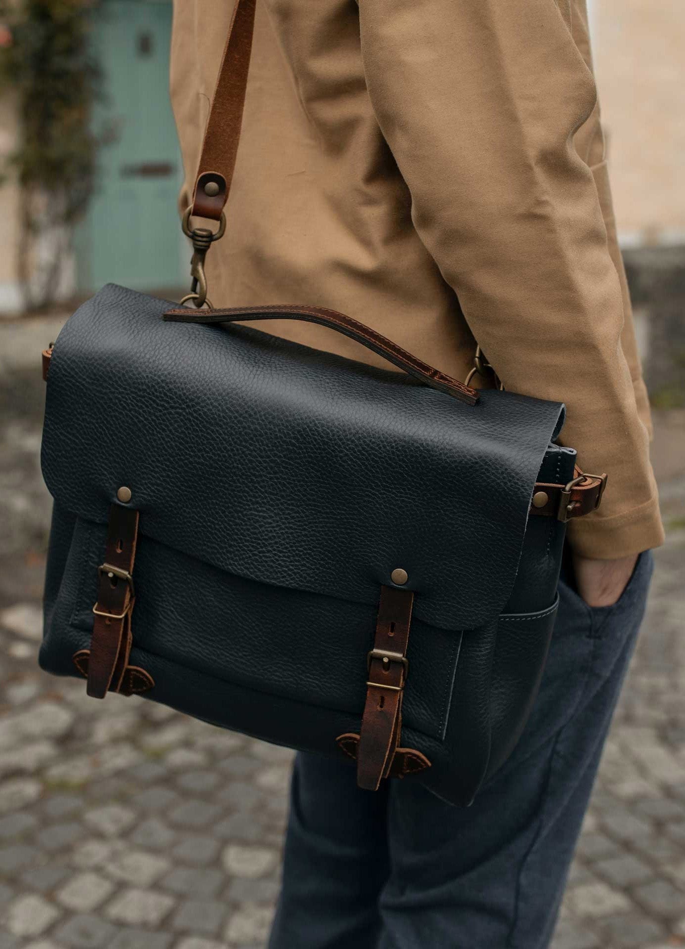 POSTMAN BAG ÉCLAIR M | Vegetable Tanned Leather | Brown