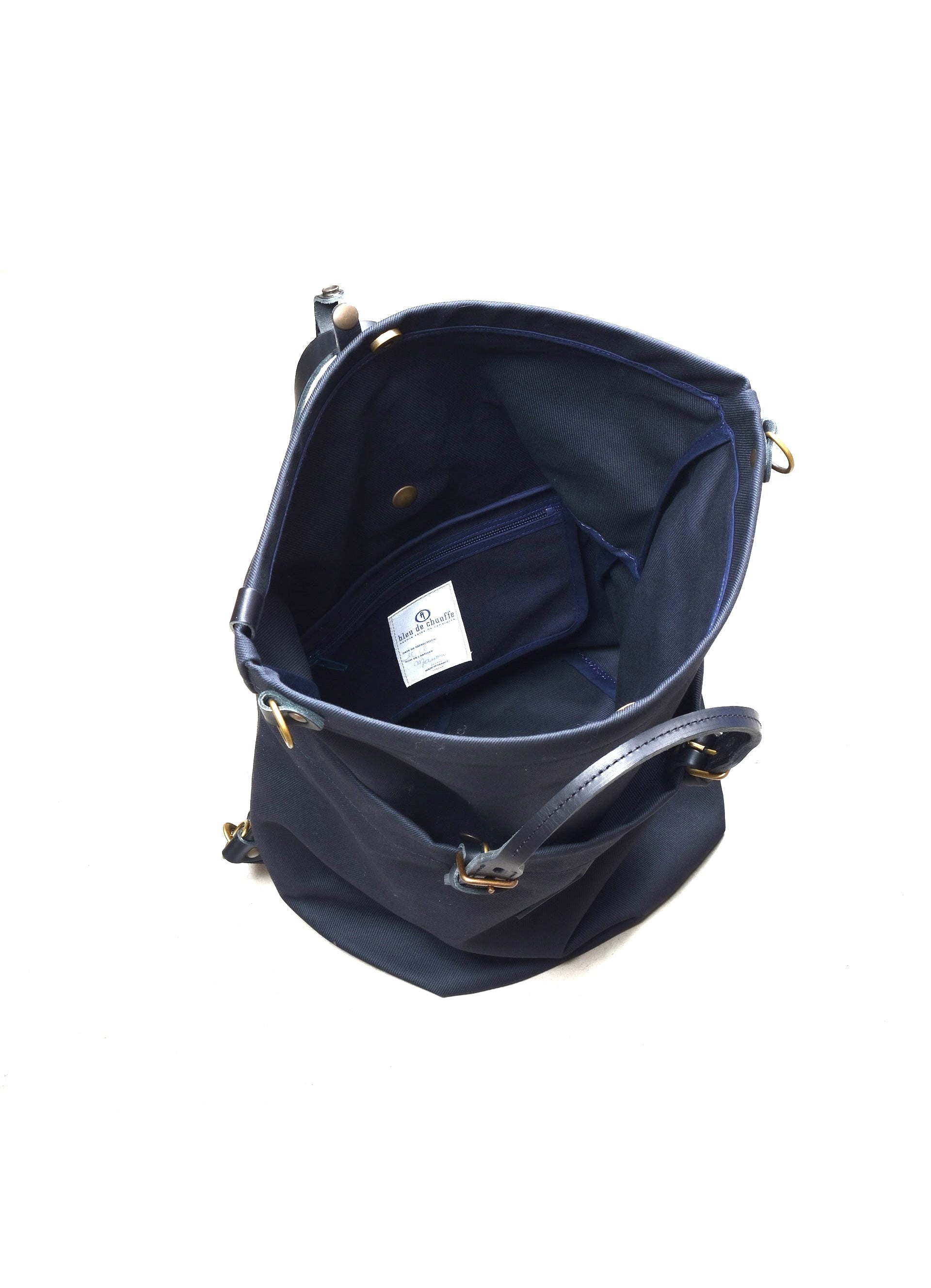 Woody 25L Backpack - Black - interior view