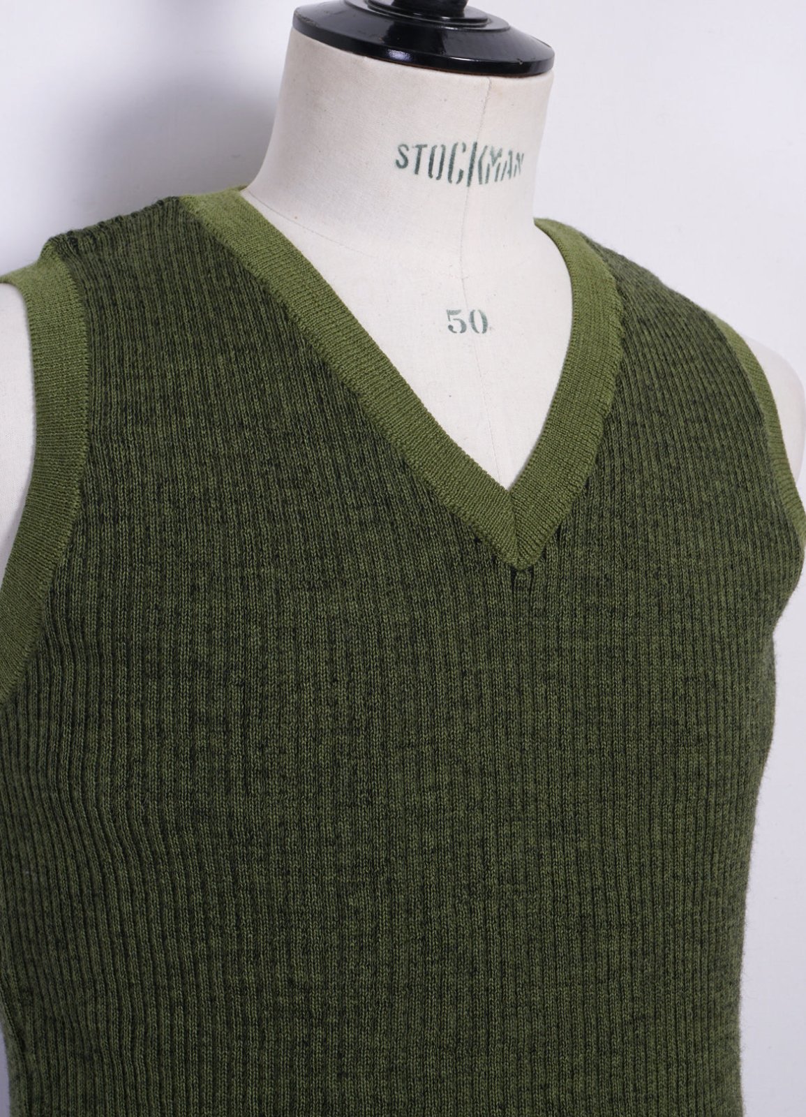 HANSEN GARMENTS - ARNE | Plated Rib V-Neck Slip Over | Black Green - HANSEN Garments