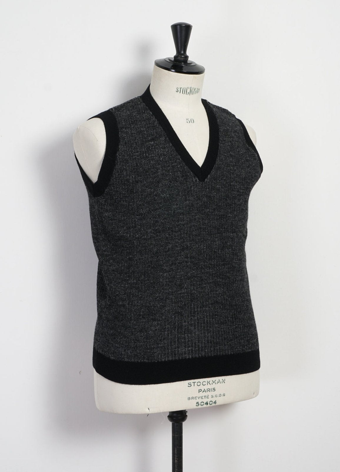 HANSEN GARMENTS - ARNE | Plated Rib V-Neck Slip Over | Black Grey - HANSEN Garments