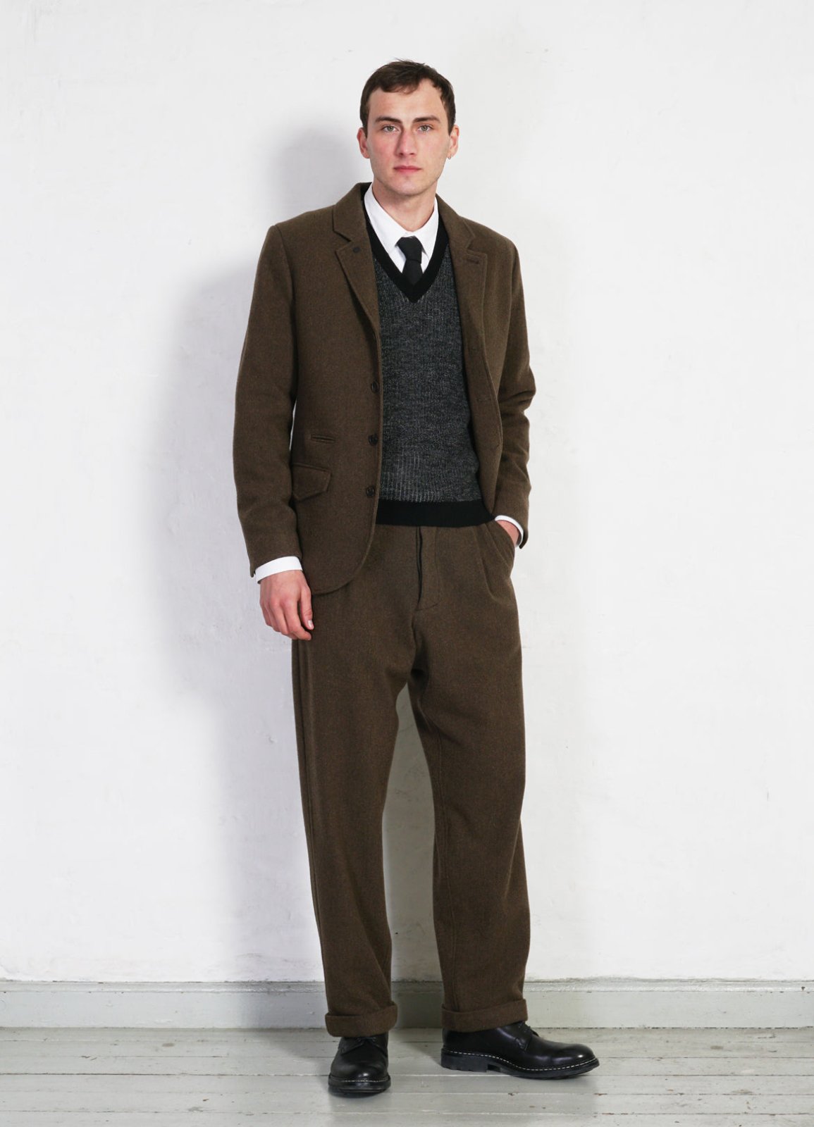 HANSEN GARMENTS - ARNE | Plated Rib V-Neck Slip Over | Black Grey - HANSEN Garments