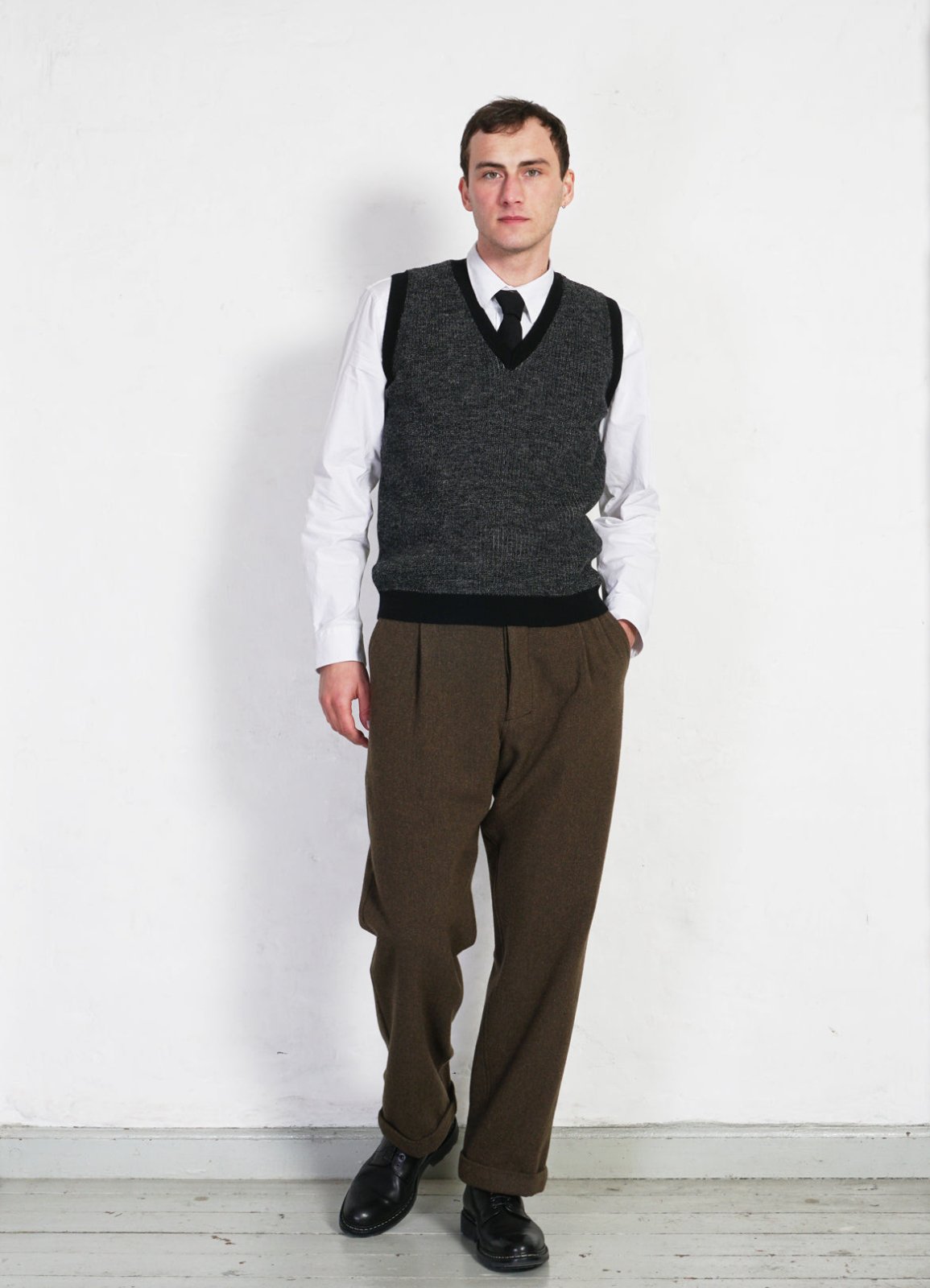 HANSEN GARMENTS - ARNE | Plated Rib V-Neck Slip Over | Black Grey - HANSEN Garments