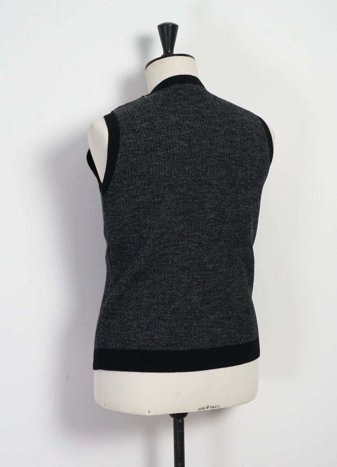 HANSEN GARMENTS - ARNE | Plated Rib V-Neck Slip Over | Black Grey - HANSEN Garments
