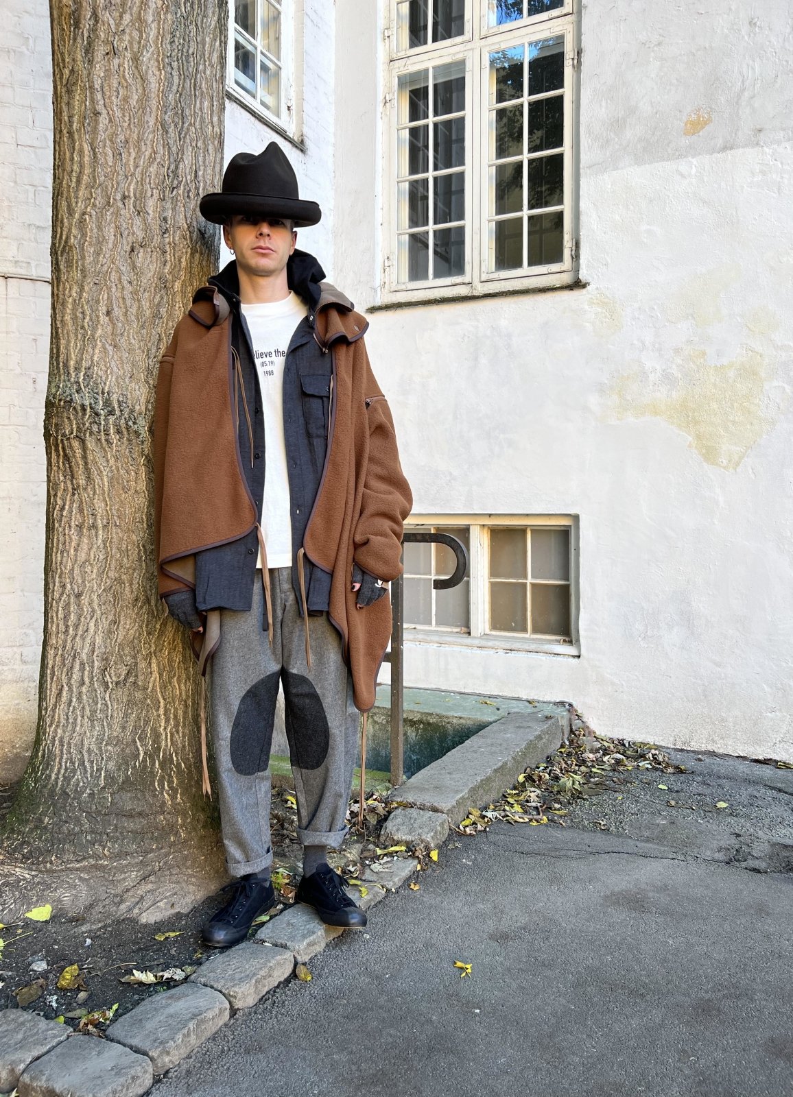 MOUNTAIN RESEARCH - FOLKS PONCHO | Black - HANSEN Garments