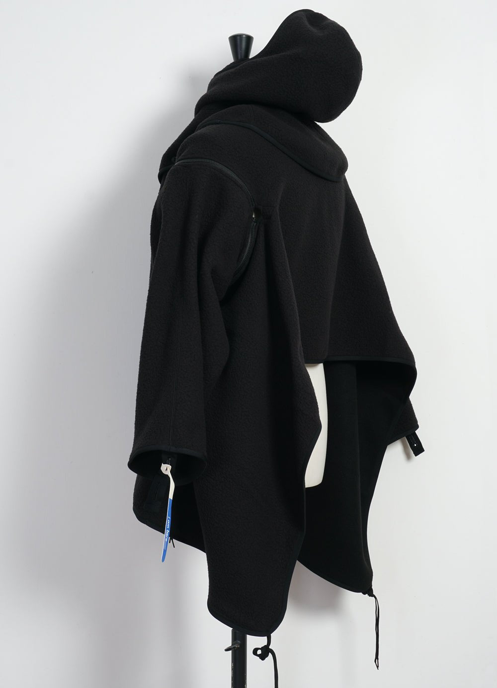 MOUNTAIN RESEARCH - FOLKS PONCHO | Black - HANSEN Garments