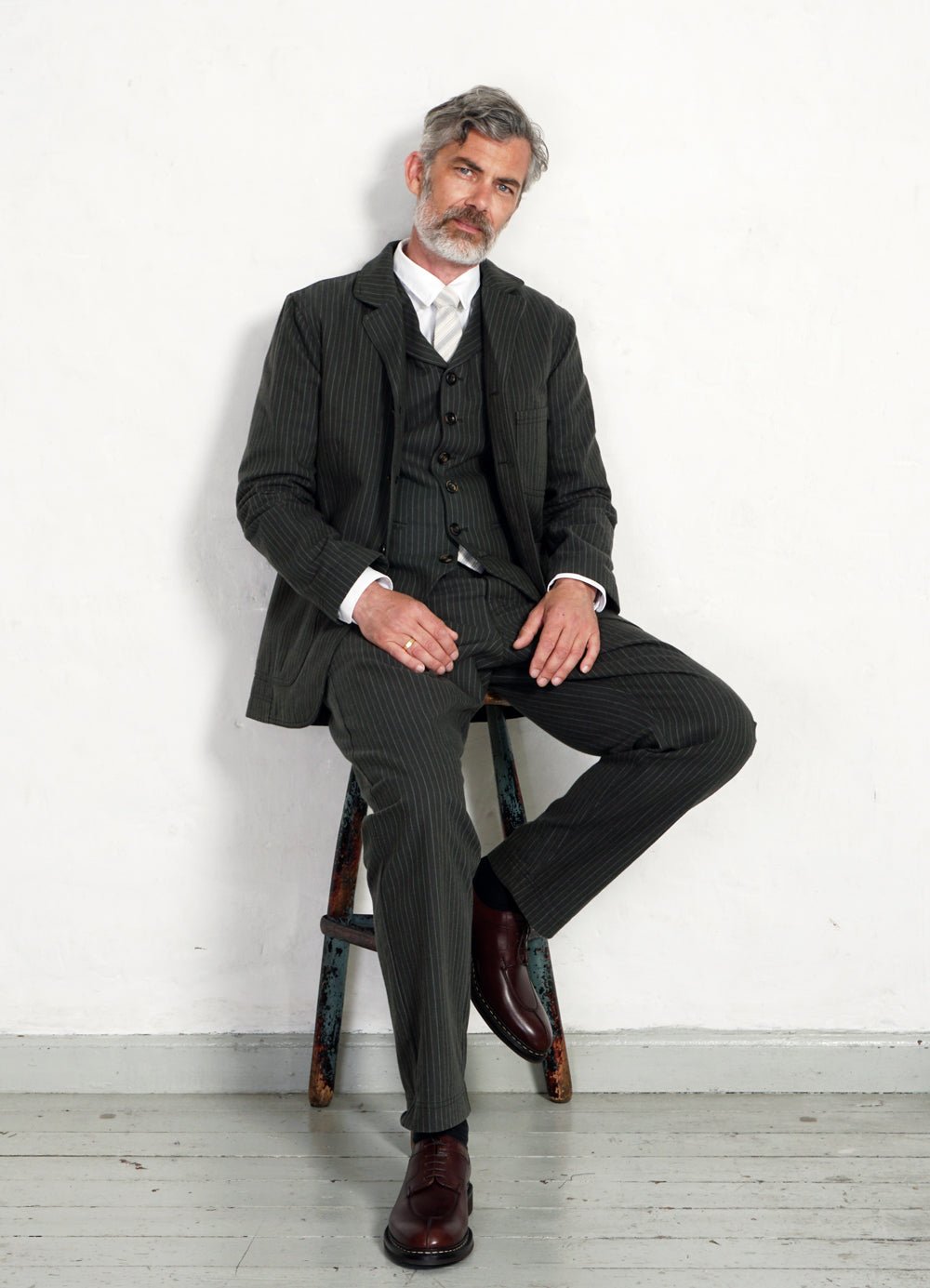 HANSEN GARMENTS - KIAN | Cinch Back Wide Trousers | Khaki Pin - HANSEN Garments