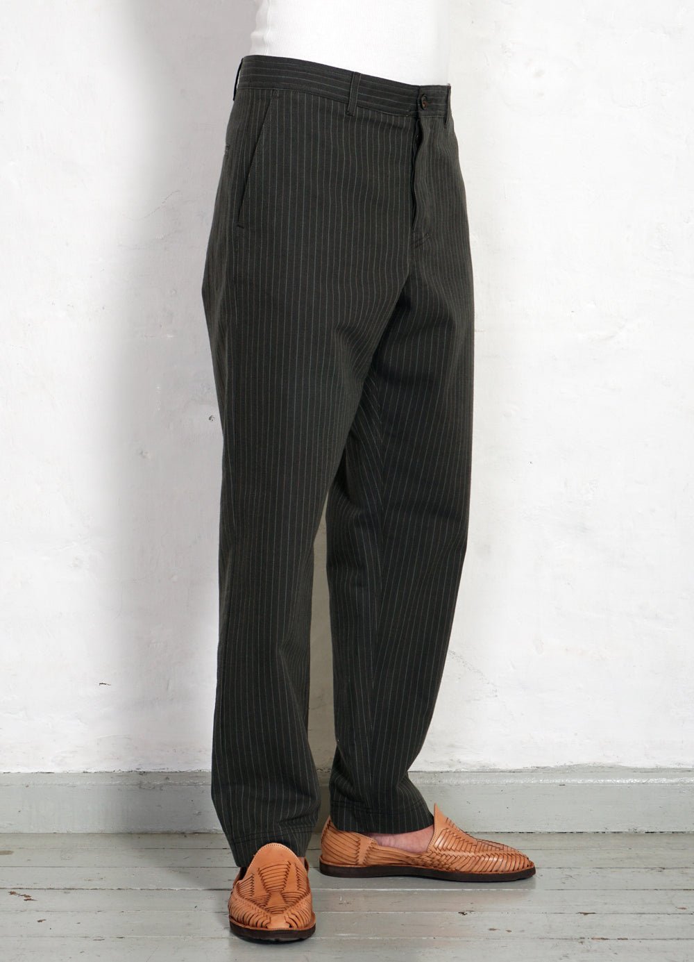 HANSEN GARMENTS - KIAN | Cinch Back Wide Trousers | Khaki Pin - HANSEN Garments