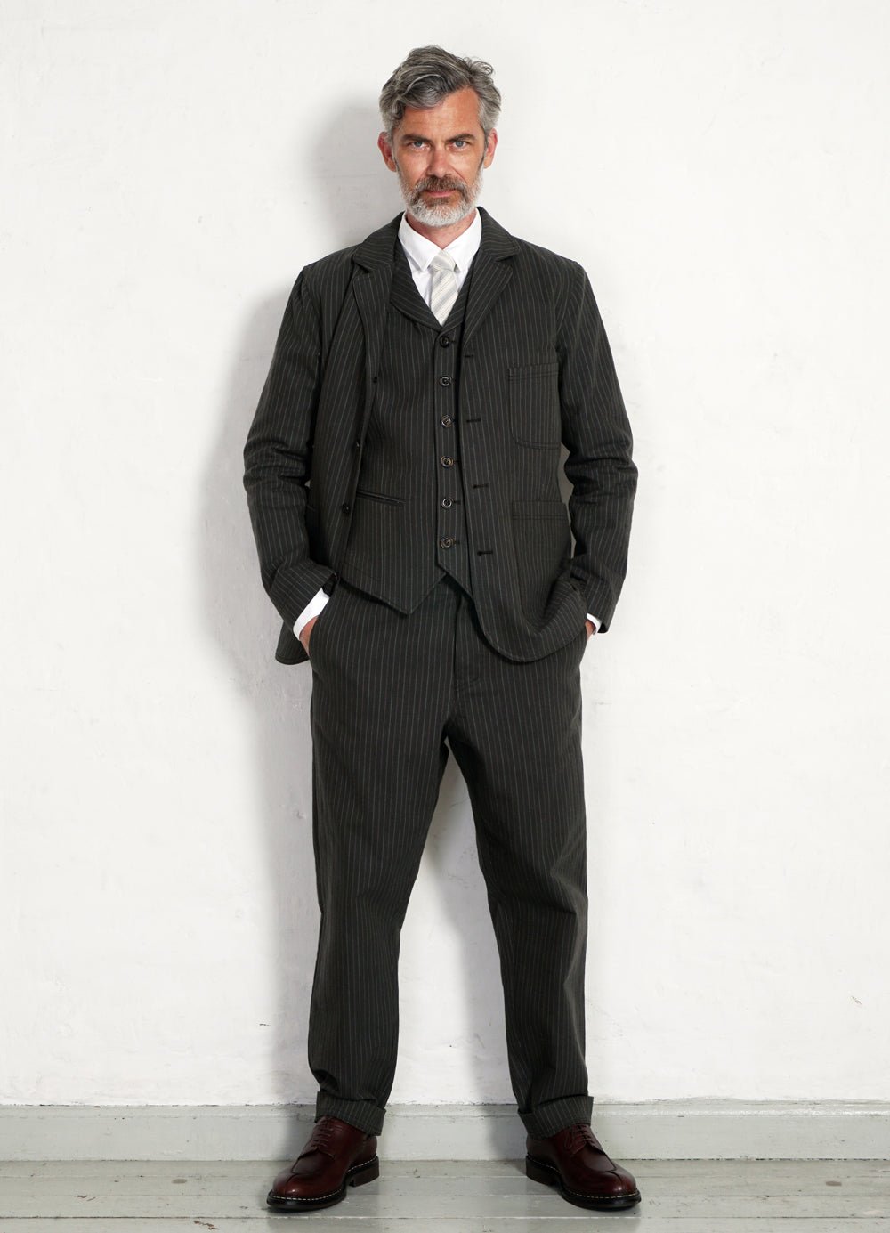 HANSEN GARMENTS - KIAN | Cinch Back Wide Trousers | Khaki Pin - HANSEN Garments