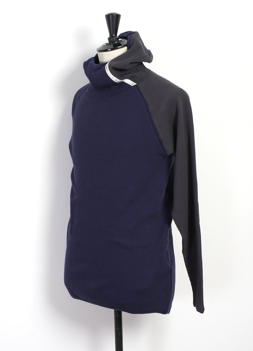 http://hansengarmentsstore.com/cdn/shop/products/thermal-hoodie-navy-mountain-research-733605.jpg?v=1638881326&width=1200