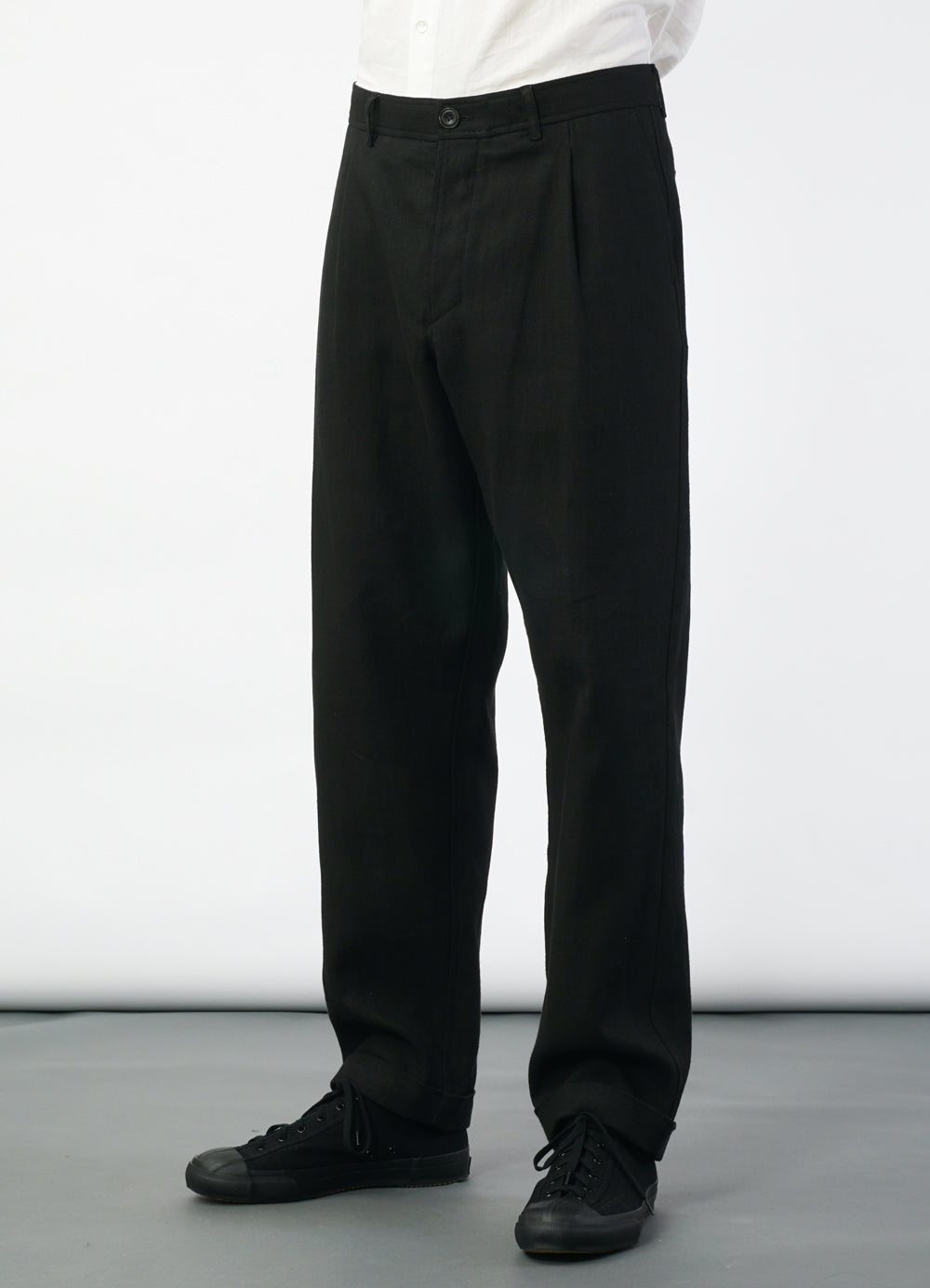 SUNE 29-63-2 | Pleated Wide Cut Trousers | Black Panama