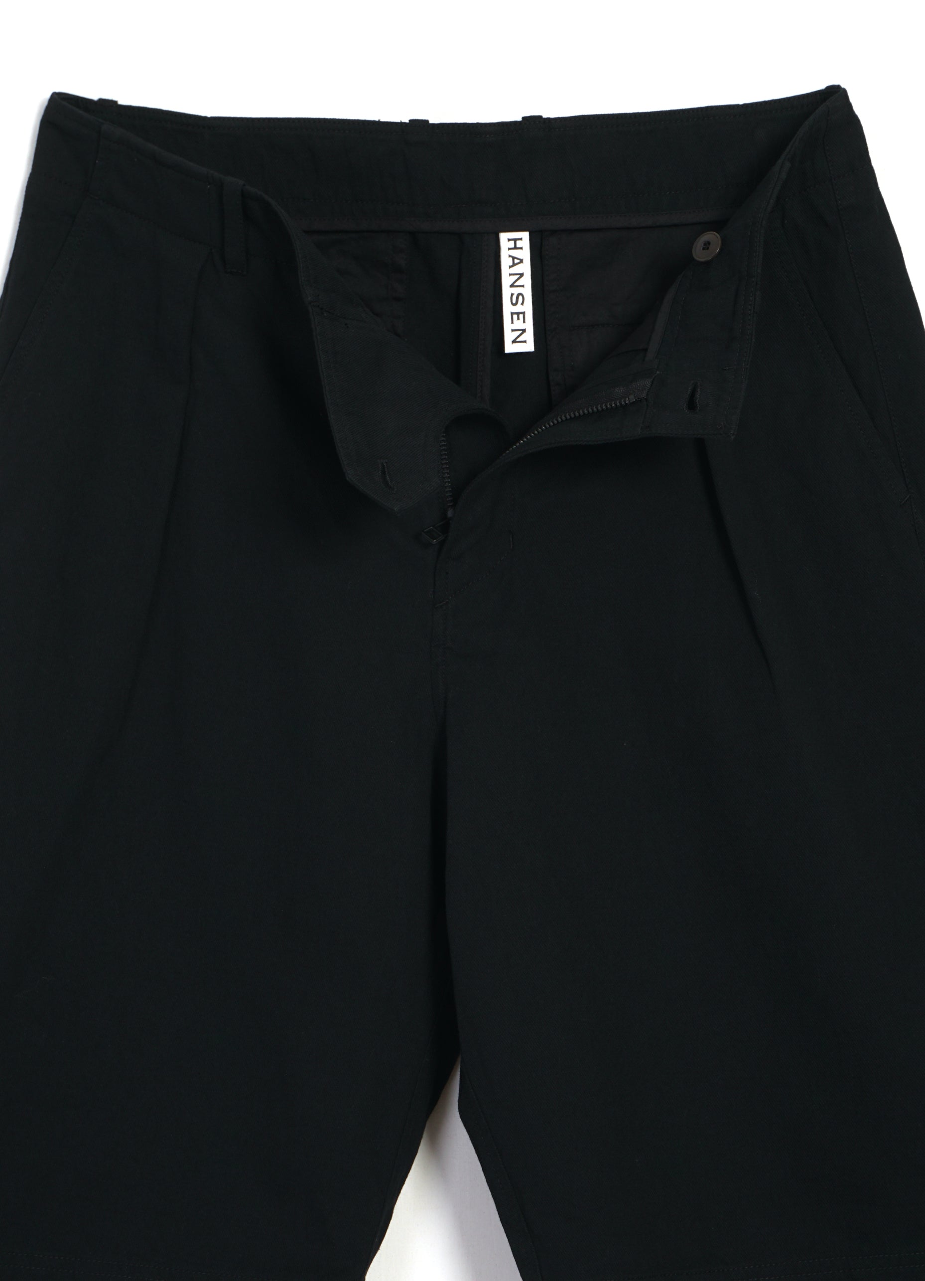 ROBIN 31-75-2 | Wide Pleated Shorts | Black Twill