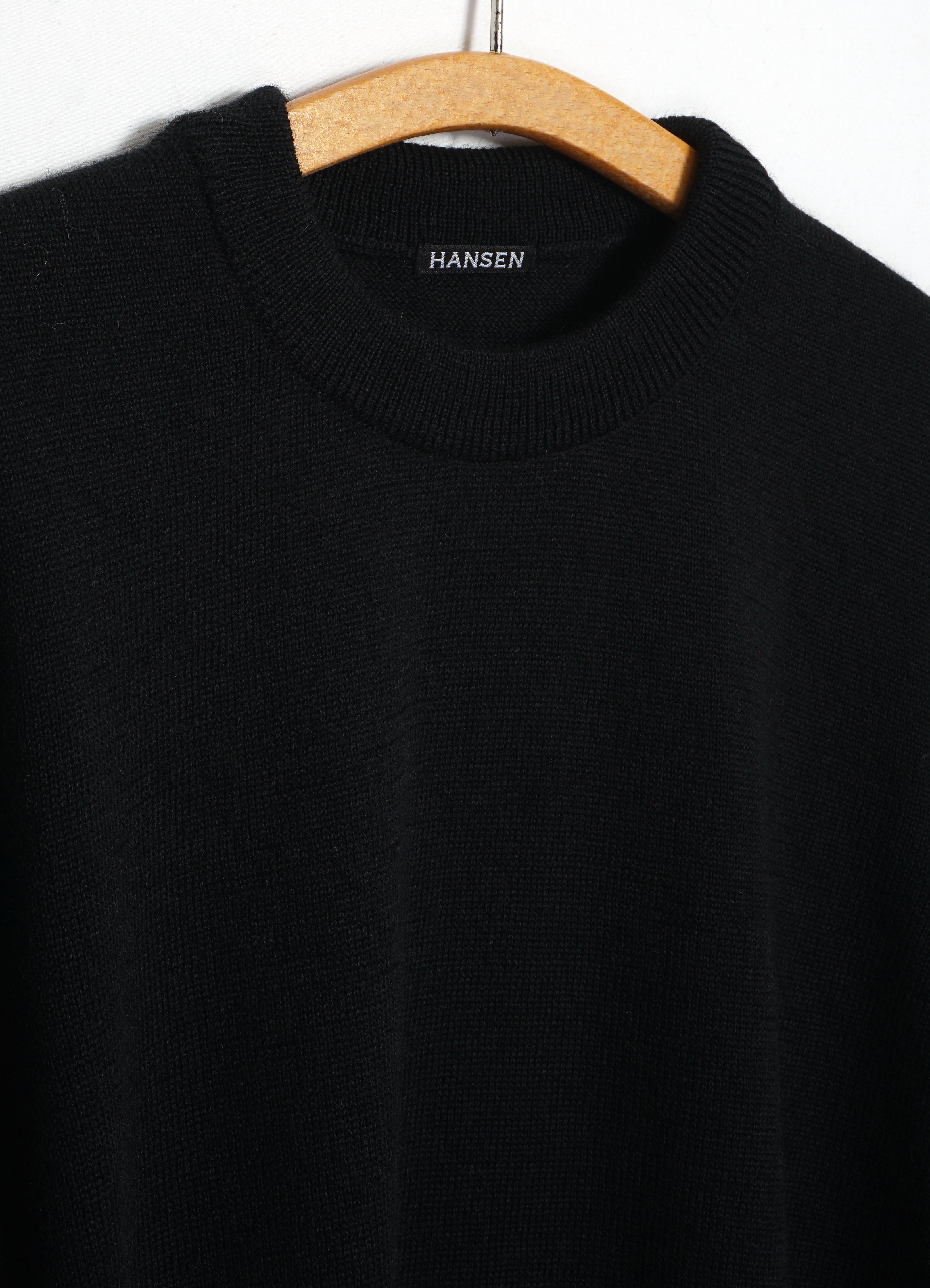 ESKE 32-05-2 | Knitted Crew Neck Sweater | Black