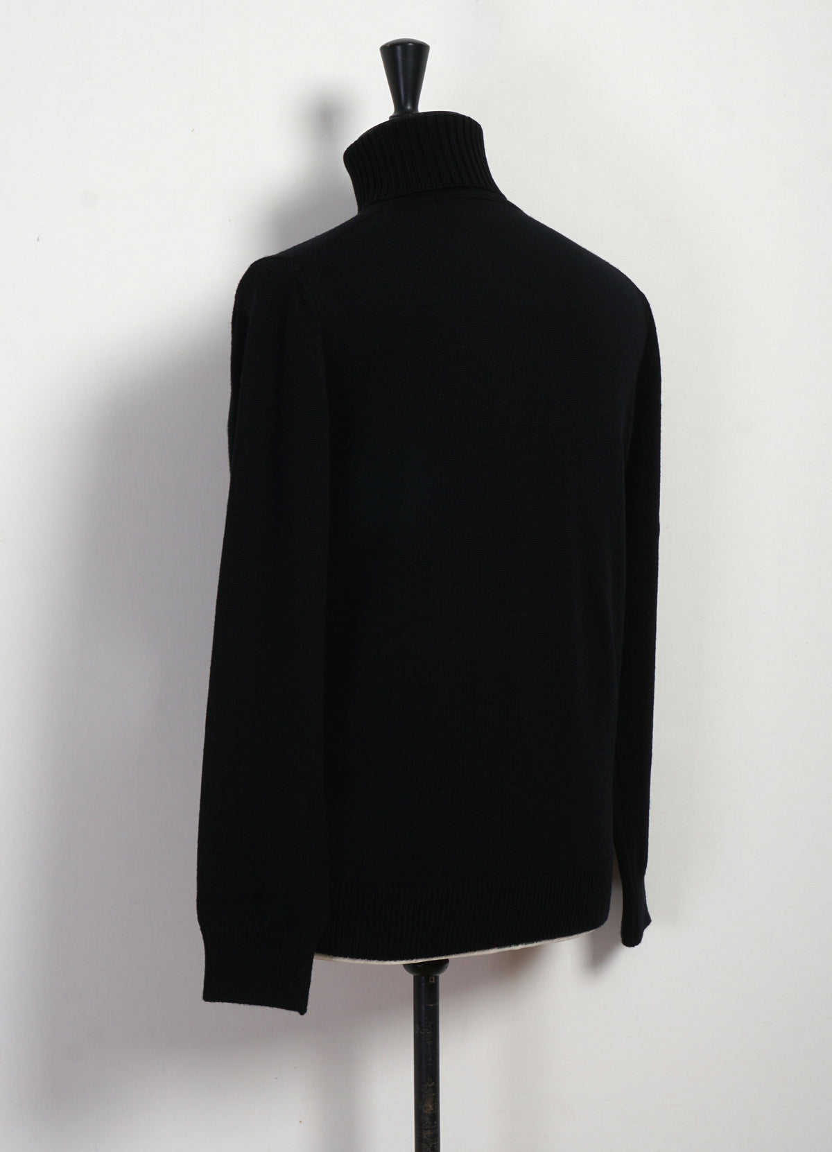 WO9 | 7G Heavyweight Merino Wool Turtleneck | Black