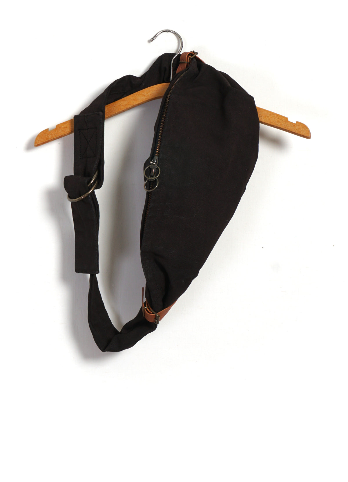 SNUFKIN | #6 Canvas MORE-Little Bag | Black