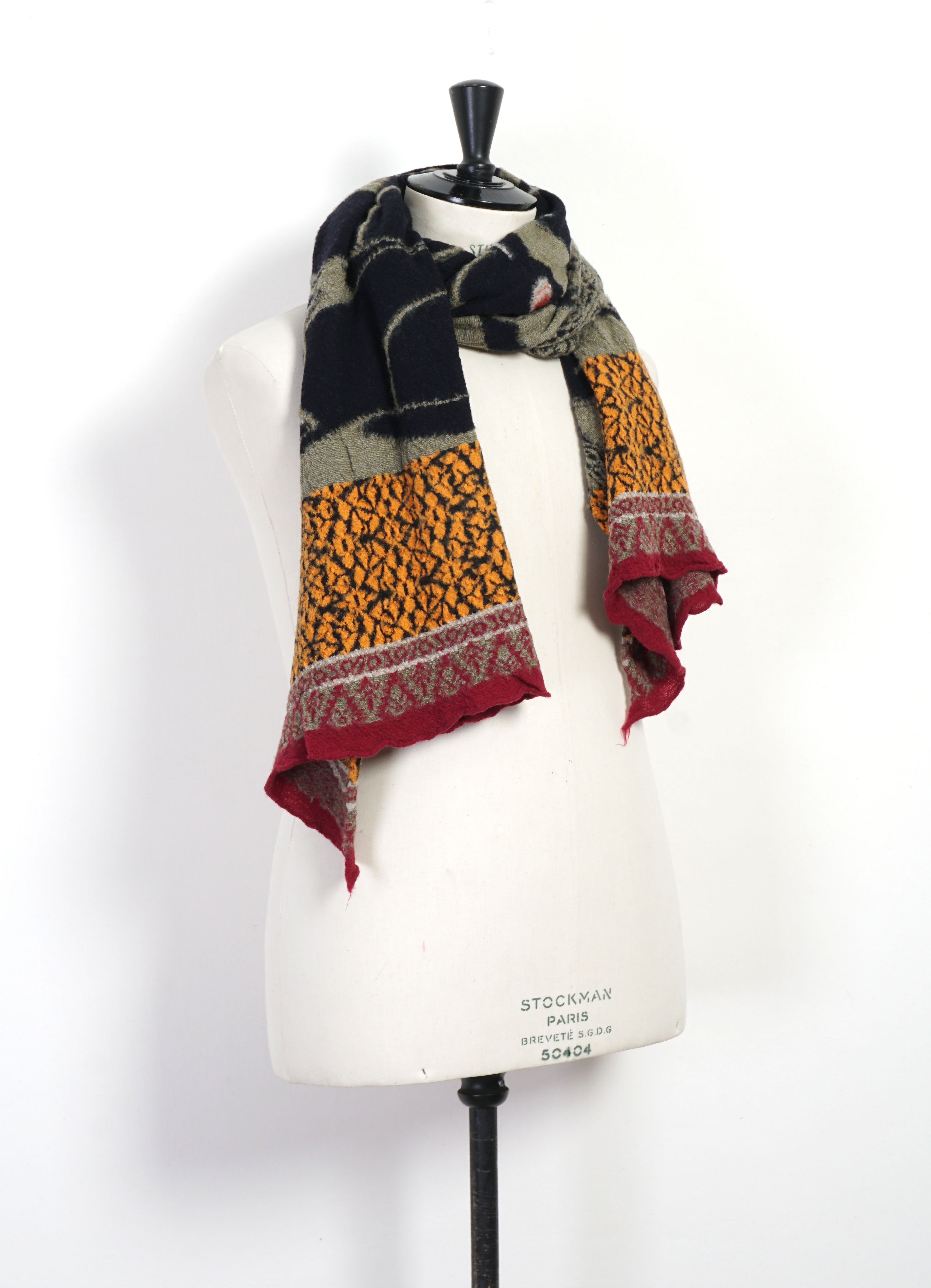 BAGDAD CAT | Compressed Wool Scarf | Green