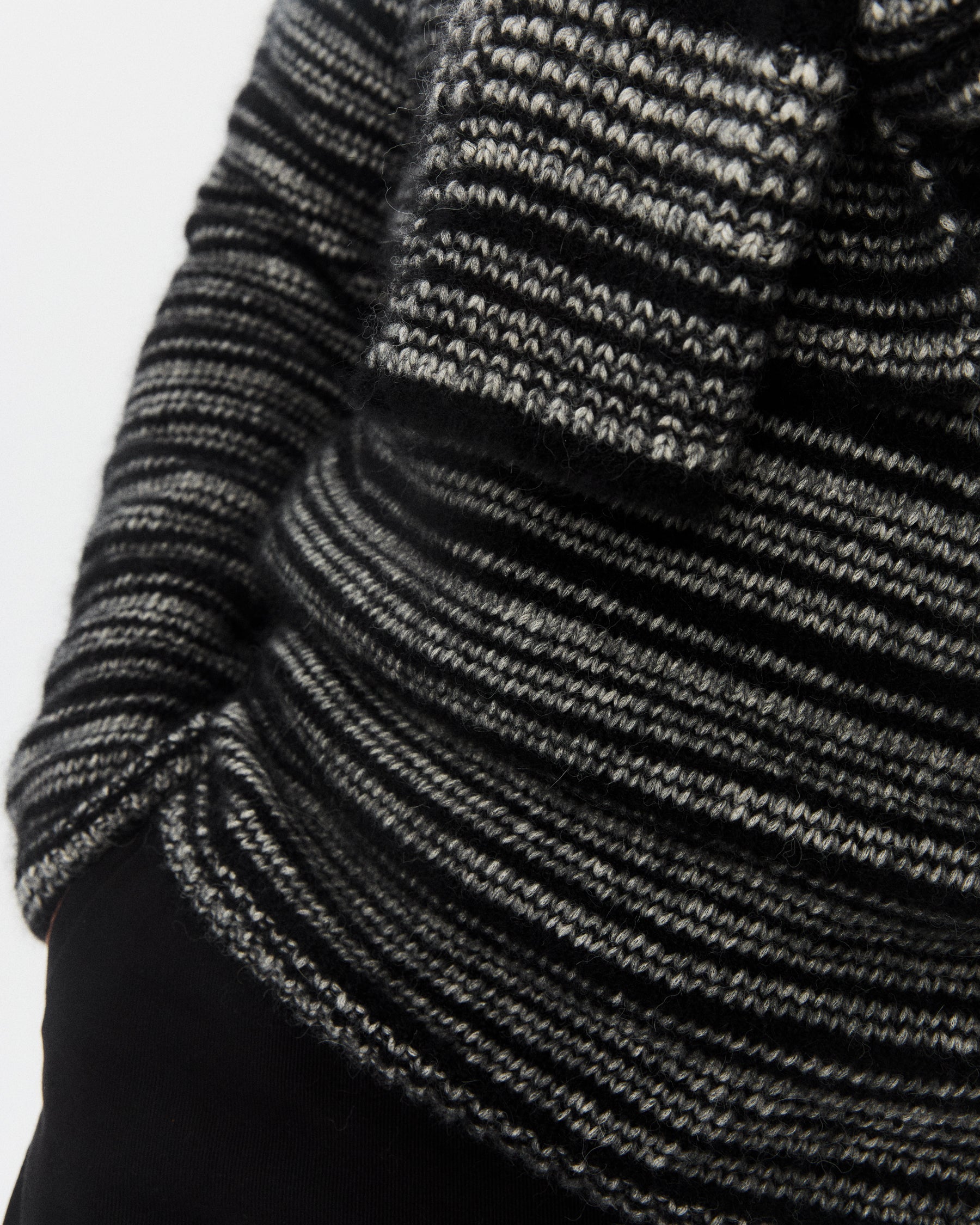 TOBIAS 32-03-5 | Striped Scarf | Black Silver
