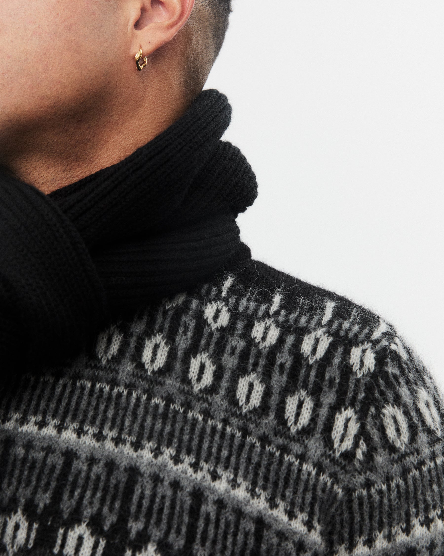 ESKE 32-02-2 | Jacquard Design Sweater | Nordic Black