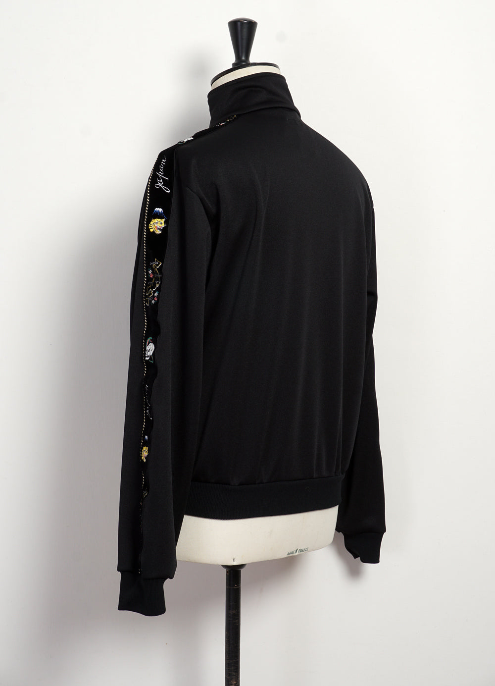 Chaqueta Deportiva Negra Concealed Tape Track