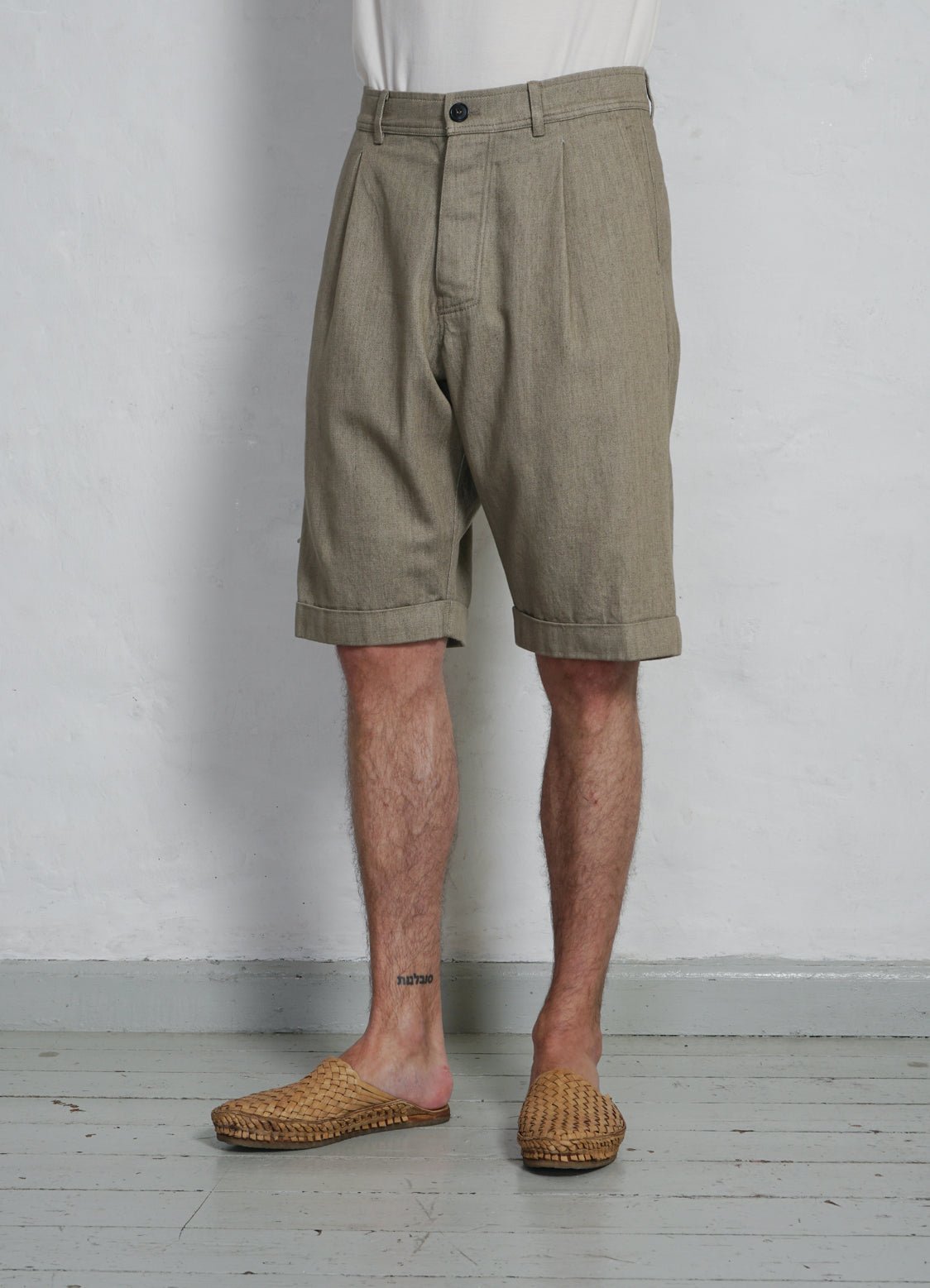 HANSEN GARMENTS - BIRK | Single Pleated Shorts | Safari - HANSEN Garments