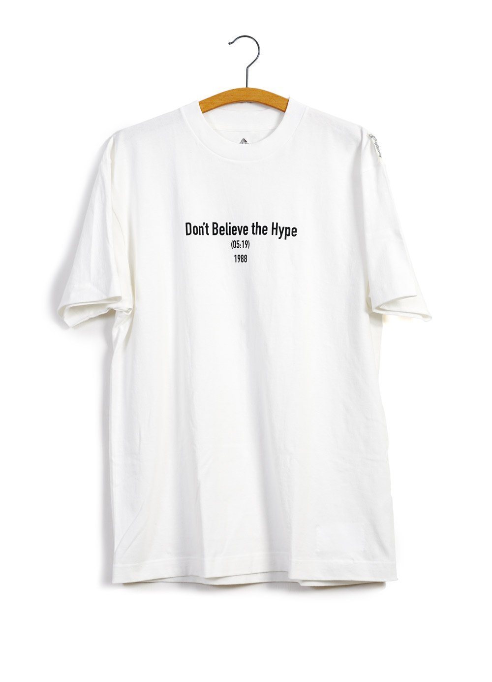 FAVORITE TRACK T | Don't Believe The Hype | White | €115 -MOUNTAIN RESEARCH- HANSEN Garments