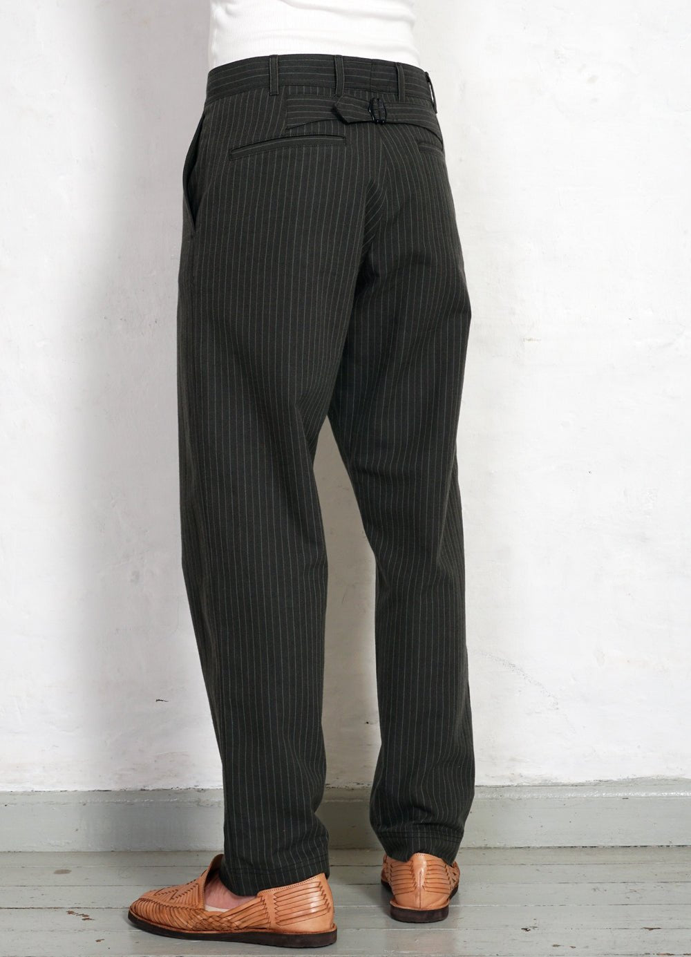 HANSEN GARMENTS - KIAN | Cinch Back Wide Trousers | Khaki Pin - HANSEN Garments