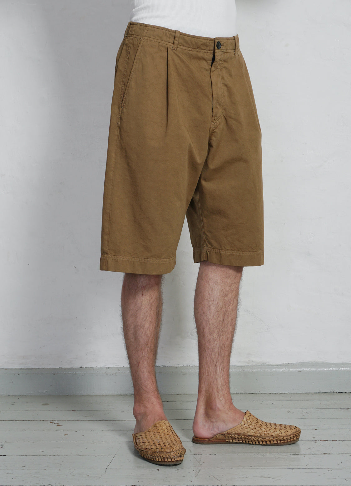 ROBIN | Wide Pleated Shorts | Camel