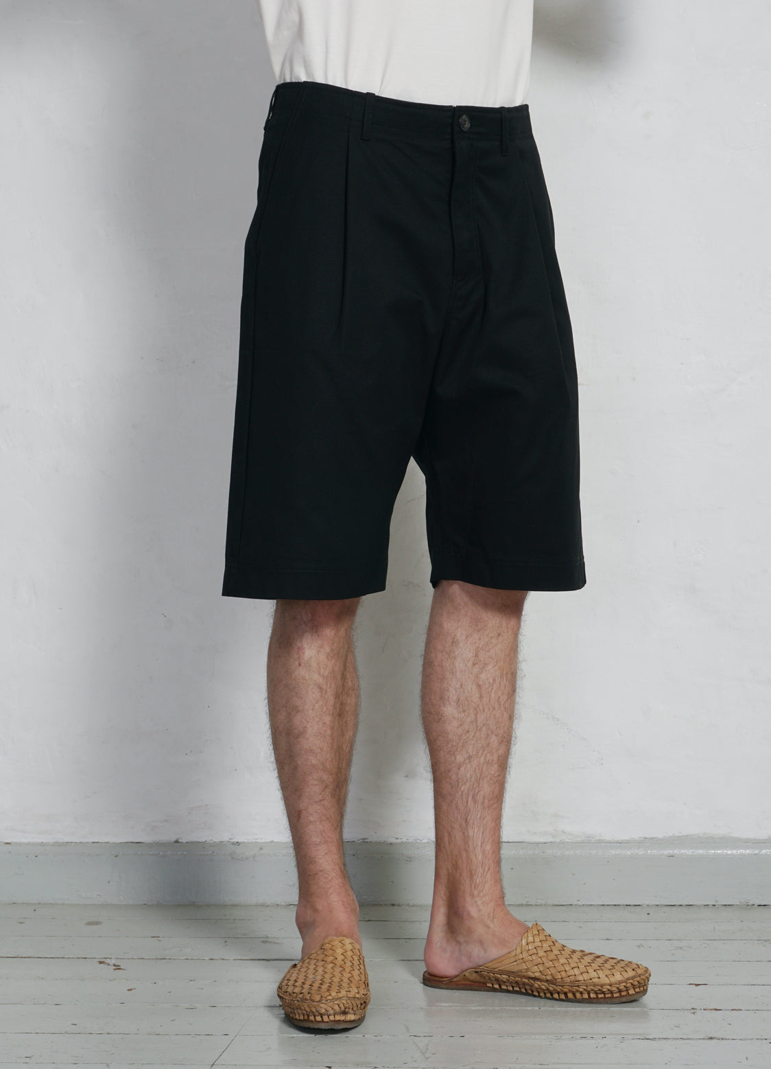 ROBIN | Wide Pleated Shorts | Raven – HANSEN Garments